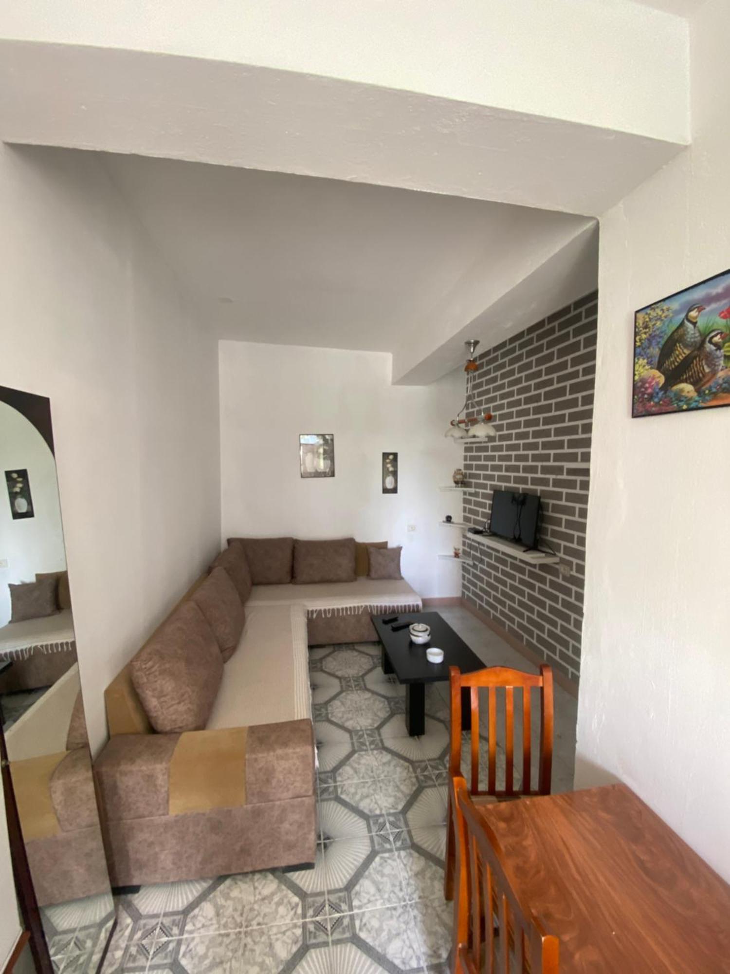 Lovely 2-Bedroom With Greenery View ดูร์เรส ภายนอก รูปภาพ