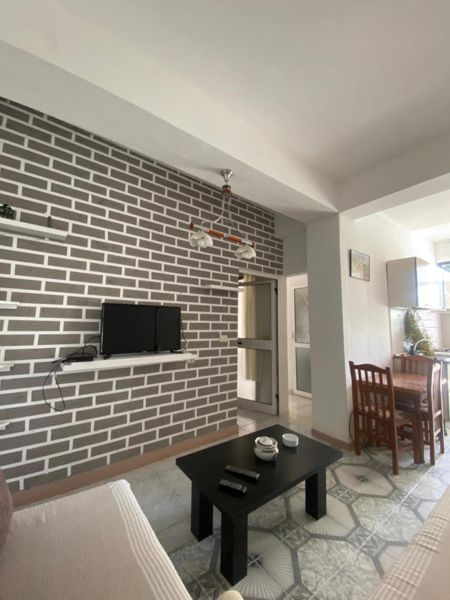 Lovely 2-Bedroom With Greenery View ดูร์เรส ภายนอก รูปภาพ